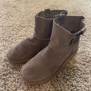 UGG CLASSIC UNLINED BOOTIE